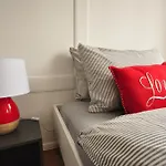 Townhouse Ii Sleeps 12 Guests Інтерлакен