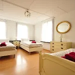 Апартаменти Townhouse Ii Sleeps 12 Guests